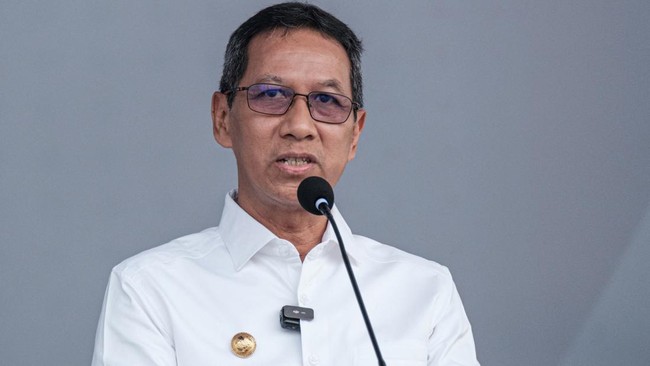 Pj Gubernur DKI Jakarta Heru Budi juga meminta para wali kota berkoordinasi dengan aparat penegak hukum untuk memberantas judi online.
