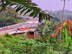 Diperbaiki, Tol Bocimi yang Longsor Ditarget Bisa Dipakai Mudik Minggu Depan