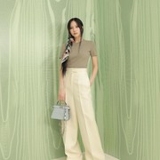 Unik dan Stylish, Simak 6 Cara Selebriti Korea Memakai Syal dengan Gaya yang Berbeda