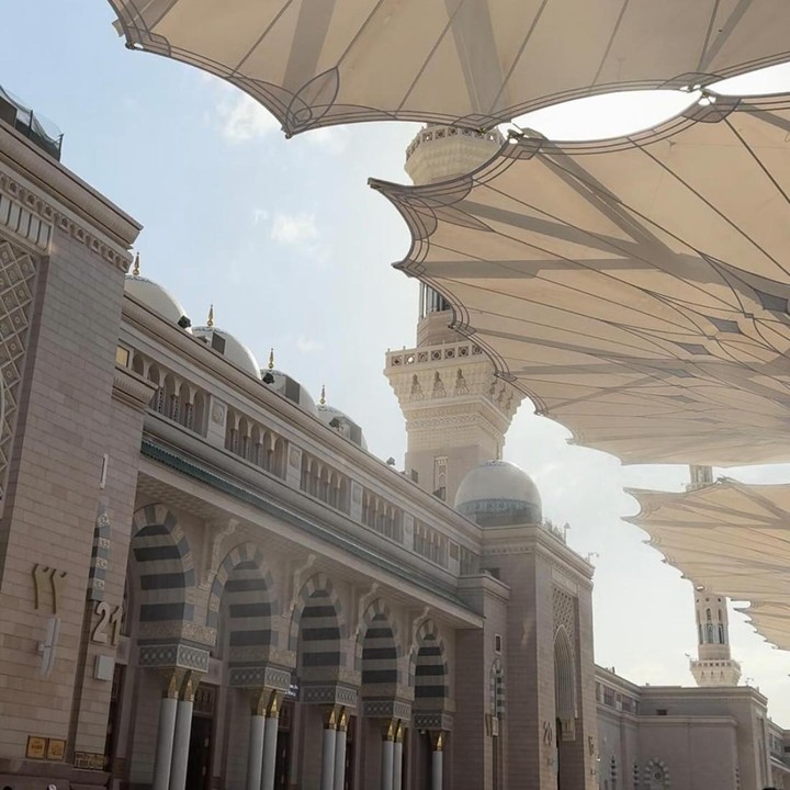 <p>Unggahan tersebut terlihat di akun Instagram pribadi sang Pangeran Brunei. Dalam konten tersebut, terdapat beberapa foto selama berada di Mekkah dan Madinah.(Foto: Instagram @tmski)<br /><br /><br /></p>