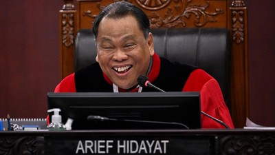 Dissenting Opinion Arief Hidayat: Pemerintah Lakukan Pelanggaran TSM (@ CNN)