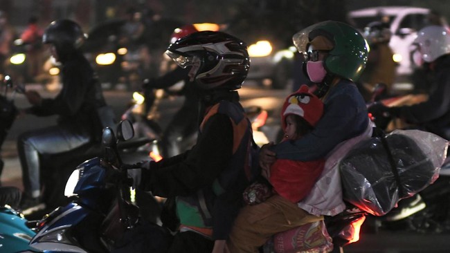 Menjelang Libur Lebaran, Kalimalang Dipadati Pemudik Berkendara Sepeda Motor