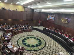 Sidang di MK, Ketua DKPP Minta Hakim Tak Bertanya soal Pokok Perkara