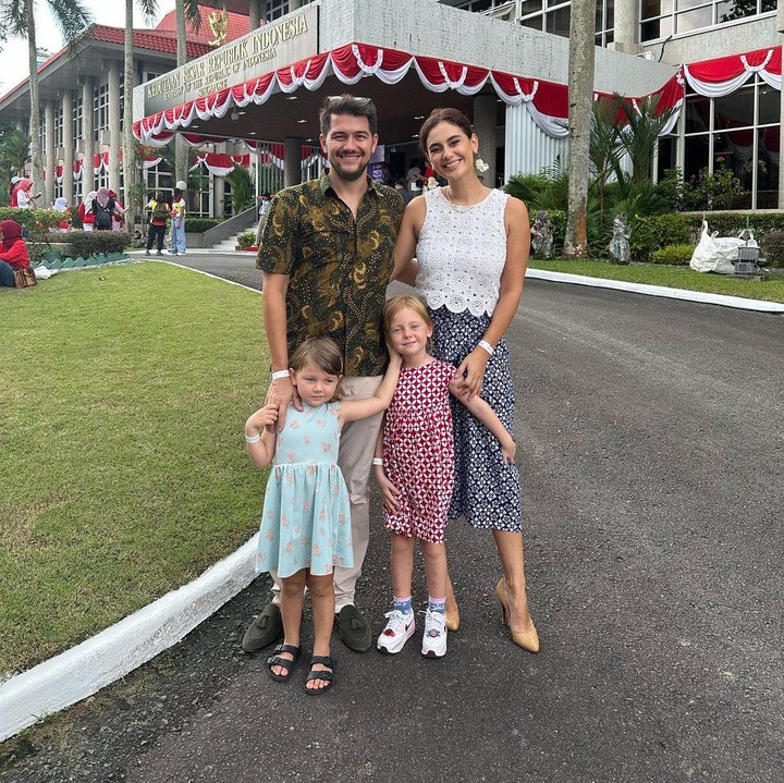 <p>Marissa Nasution menikah dengan Benedikt Brueggemann di tahun 2017. Setelah menikah, keduanya pun dikaruniai dua orang putri nan cantik. (Foto: Instagram: @marissaln)</p>