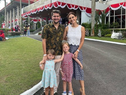 7 Potret Anak-Anak Bule Marissa Nasution, Paras Cantik & Bermata Biru