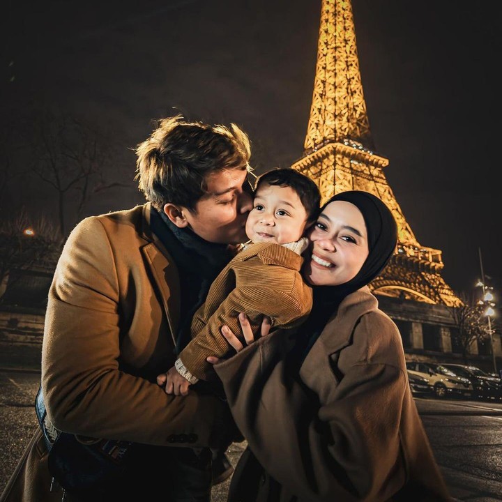 <p>Lesti Kejora menikah dengan Rizky Billar pada tahun 2021. Kebahagiaan keduanya pun semakin bertambah dengan kehadiran seorang putra tampan. (Foto: Instagram: @rizkybillar)</p>
