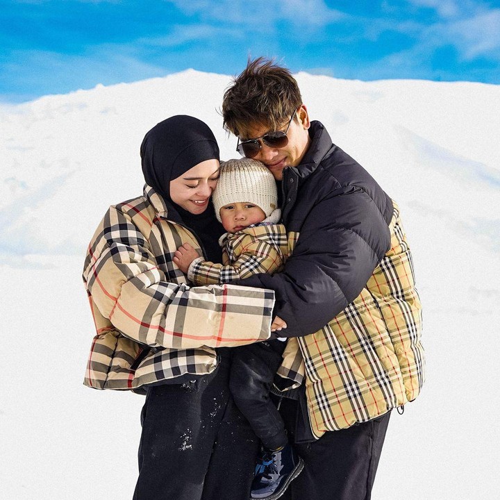 <p>Lesti melahirkan anak pertamanya secara prematur pada 26 Desember 2021. Bayi tampan yang kini genap berusia 2 tahun itu pun diberi nama Muhammad Levian Alfatih Billar. (Foto: Instagram: @rizkybillar)</p>