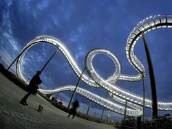 Roller Coaster Ekstrem di China Viral karena Putarannya Mirip Blender