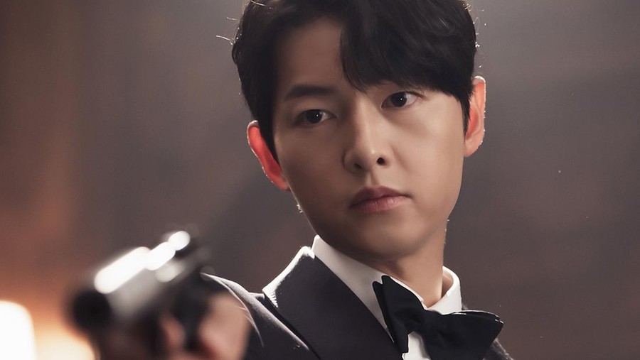 Song Joong Ki kembali memerankan Vincenzo di Queen of Tears episode 8 yang tayang Minggu (31/3/2024). Fotonya dirilis resmi oleh manajemen HighZiumStudio.
