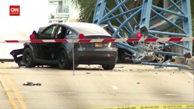 VIDEO: Kecelakaan Crane di Florida, Pengemudi Nyaris Tewas Tertimpa