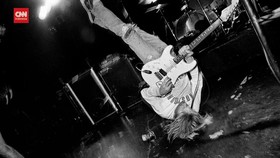 VIDEO: Fan Kenang 30 Tahun Kematian Legenda Nirvana Kurt Cobain