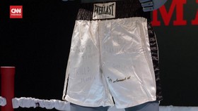 VIDEO:Celana Muhammad Ali Saat Lawan Joe Frazier DIlelang 6 Juta Dolar