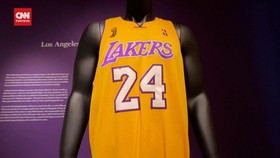 VIDEO: Jersey Ikonis Kobe Bryant hingga Sepatu Jordan Dilelang