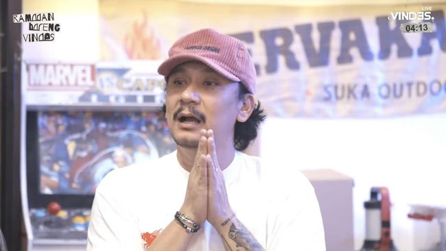 Terpopuler: Jokowi Nonton Video Ibu-ibu Nyanyi hingga Viral Vincent Rompies Salat