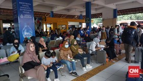 H-4 Lebaran, Ribuan Pemudik Padati Terminal Kampung Rambutan