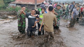 FOTO: Banjir Lahar Dingin Marapi Luluh Lantakan Nagari di Agam Sumbar