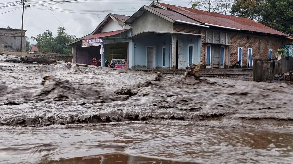 Hujan Deras Lumajang Picu Banjir Lahar Semeru, Warga Diimbau Waspada