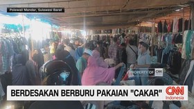 VIDEO: Berdesakan Berburu Pakaian 