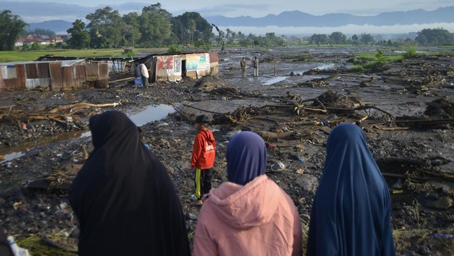 FOTO: Banjir Lahar Dingin Marapi Luluh Lantakan Nagari di Agam Sumbar