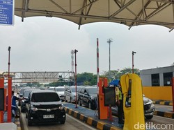 H-4 Lebaran, Situasi Lalin Tol Cikampek Mulai Padat Merayap