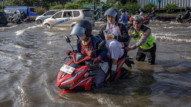 Motor Terendam Banjir, Apa yang Harus Dilakukan?