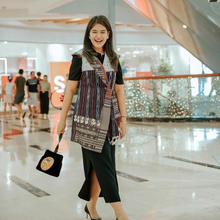 <p>"Benar-benar <em>body goals</em>. Cantik banget," ungkap seorang netizen dengan emotikon hati. "<em>MasyaAllah</em> cantiknya Mbak Kahiyang, menyala Mbakku," tutur netizen lainnya. (Foto: Instagram: @ayanggkahiyang)</p>