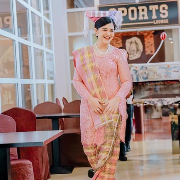 Gaya Kahiyang Ayu Pakai Kebaya Gadis Kretek Tuai Pujian usai Diet