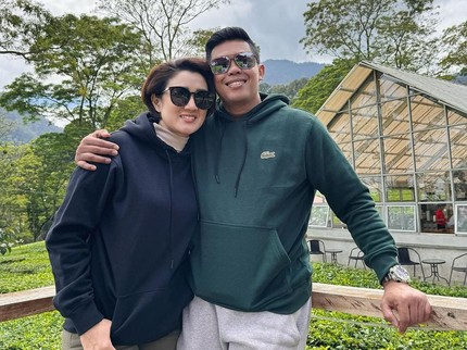 7 Potret Bucin Melly Mono & Suami yang Jarang Tersorot, Sering Bikin Caption Mesra Bun