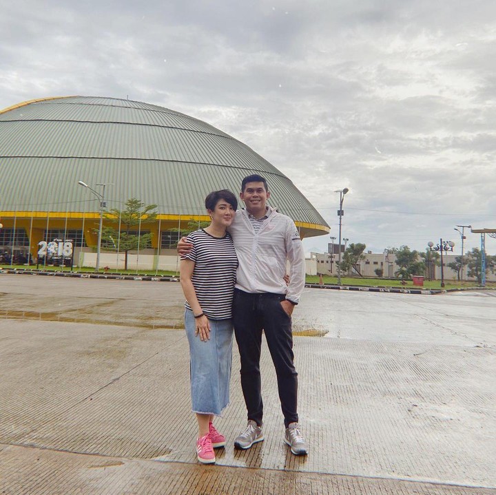 <p>Sebelum menikah dengan Firmansyah, Melly Mono dikabarkan pernah merajut kasih dengan Ariel Noah di masa SMA, lho. Melly bahkan menyebut pria 42 tahun itu adalah cinta pertamanya. (Foto: Instagram: @melly_mono)</p>