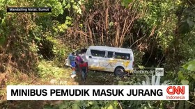 VIDEO: Minibus Pemudik Masuk Jurang