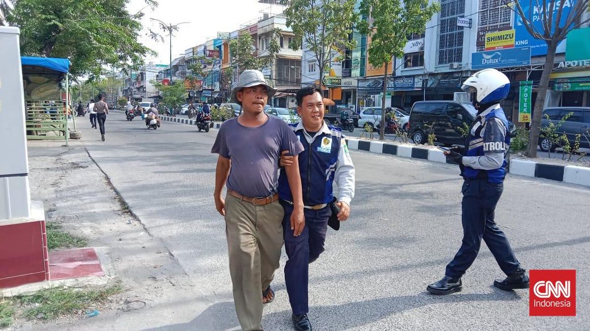 Walkot Surabaya 'Perangi' Premanisme, Bakal Ciduk Praktik Parkir Liar