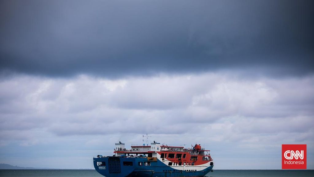 Pelabuhan Merak Macet, Kapal Sulit Bersandar Imbas Cuaca Buruk