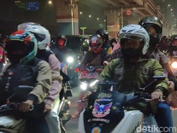 Pemudik Motor Mulai Ramai Melintas di Kalimalang Malam Ini