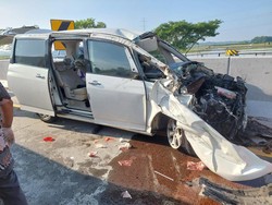 Pemudik Asal Jakarta Kecelakaan di Tol Ngawi, 2 Orang Tewas