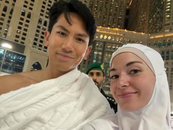 Penampilan Sederhana Anisha Rosnah Istri Pangeran Mateen Saat Umrah Disorot