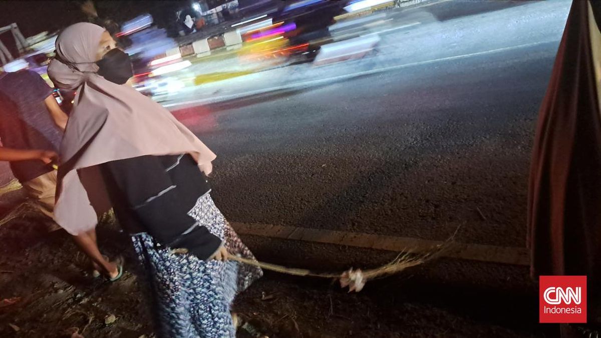 Penyapu Koin di Jembatan Kali Sewo Indramayu Tewas Tertabrak Kontainer