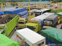 15 Jam Terjebak di Pelabuhan Bakauheni, Puluhan Sopir Truk Ngamuk