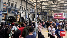 Stasiun Pasar Senen Mulai 'Menyemut'pada H-4 Lebaran 2024