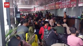 VIDEO: Ribuan Pemudik Padati Terminal Kalideres di H-4 Lebaran