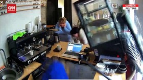 VIDEO: Rekaman Detik-detik Kafe di Kyiv Ukraina Dihajar Rudal Rusia