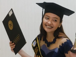Kisah Ventri, Dulu Sempat Putus Sekolah Kini Jadi Wisudawan S2 Terbaik di Unair