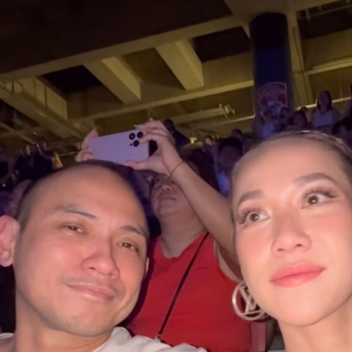 <p>Bunga Citra Lestari alias BCL juga terlihat menonton konser tersebut bersama sang suami, Tiko Aryawardhana, dan putranya, Noah Sinclair. Lewat video yang diunggah BCL, ketiganya terlihat asyik bernyanyi bersama menikmati konser tersebut. (Foto: Instagram@itsmebcl)</p>