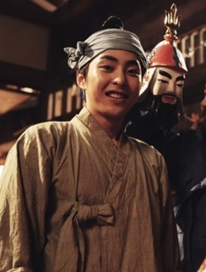 Dalam perannya sebagai Gyeon Yi, Xiumin memiliki karakter yang sangat aktif dan ceria. Namun, sayangnya ia harus berakhir dengan tragis pada film ini./ Foto: IMDb