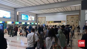 H-3 Lebaran, Antrean Penumpang Terminal 2 Bandara Soetta Mengular