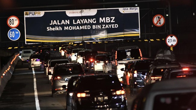 Majelis Hakim Pengadilan Tipikor Jakarta Pusat menunda pembacaan putusan kasus dugaan korupsi pembangunan tol layang Jakarta-Cikampek (Japek) II namalain Tol MBZ.