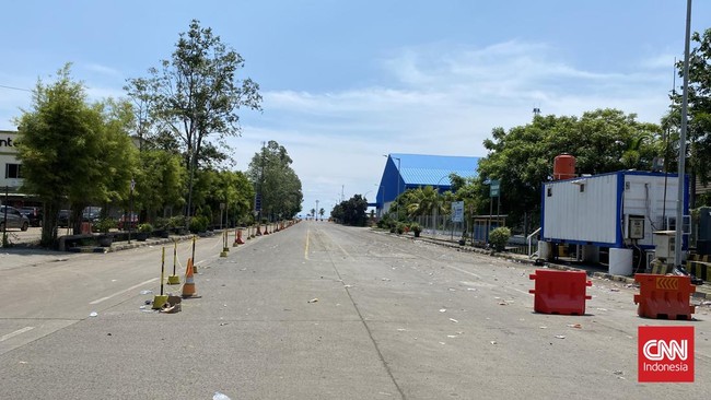 Jalan arteri menuju Pelabuhan Merak dipadati kendaraan para pemudik dan bus. Kemacetan terpantau sekitar 2,5 kilometer.