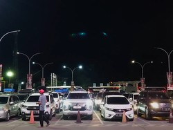 Pelabuhan Merak Masih Padat hingga Malam Ini