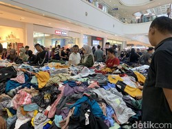 Ramai Pengunjung Serbu Mal di Medan Jelang Lebaran