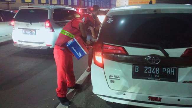 Direktur Pemasaran Regional Pertamina Patra Niaga, Mars Ega Legowo Putra mengatakan, para motoris itu untuk melayani kendaraan darurat yang memerlukan BBM.