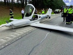 Pesawat Lancair 360 Mendarat Darurat di Jalan Raya, 2 Mobil Kena Senggol